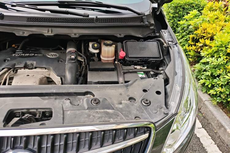 Used Buick GL8 2018 28T Comfort Model China VI Standard Engine Bay Left
