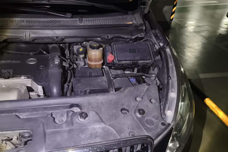 Used Buick GL8 2018 28T Luxury Model China VI Standard Engine Bay Left