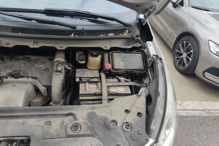Used Buick GL8 2018 28T Luxury Model China VI Standard Engine Bay Left