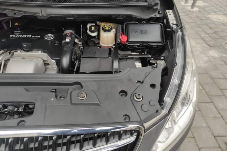 Used Buick GL8 2018 28T Luxury Model China VI Standard Engine Bay Left