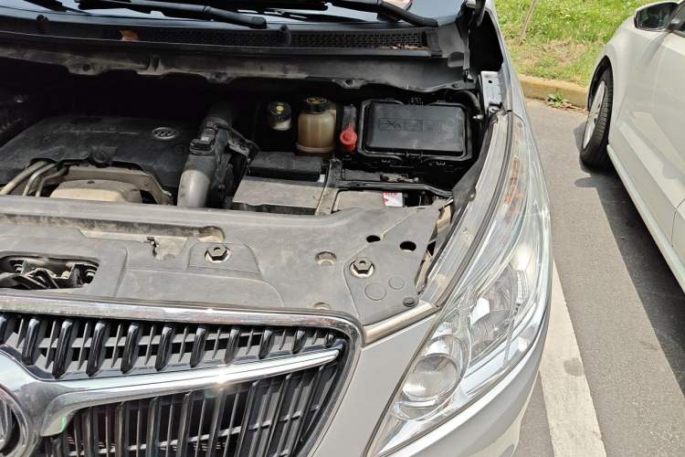 Used Buick GL8 2018 28T Luxury Model China VI Standard Engine Bay Left