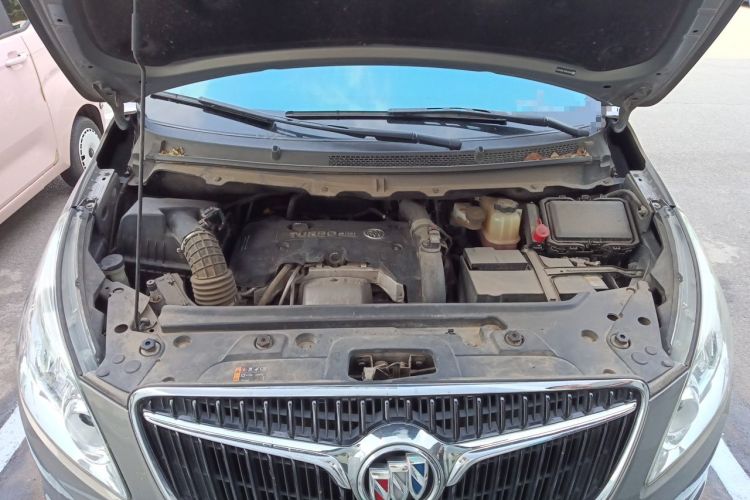 Used Buick GL8 2018 28T Comfort Model China VI Standard Engine Bay