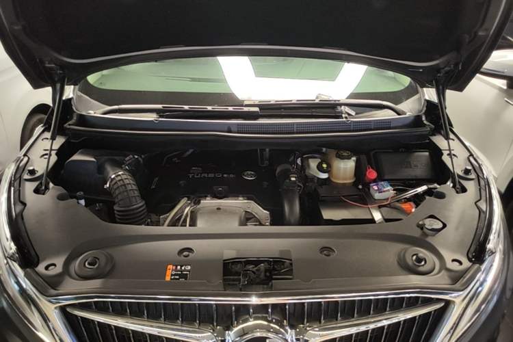 Used Buick GL8 2018 ES 28T Comfort Model China VI Standard Engine Bay
