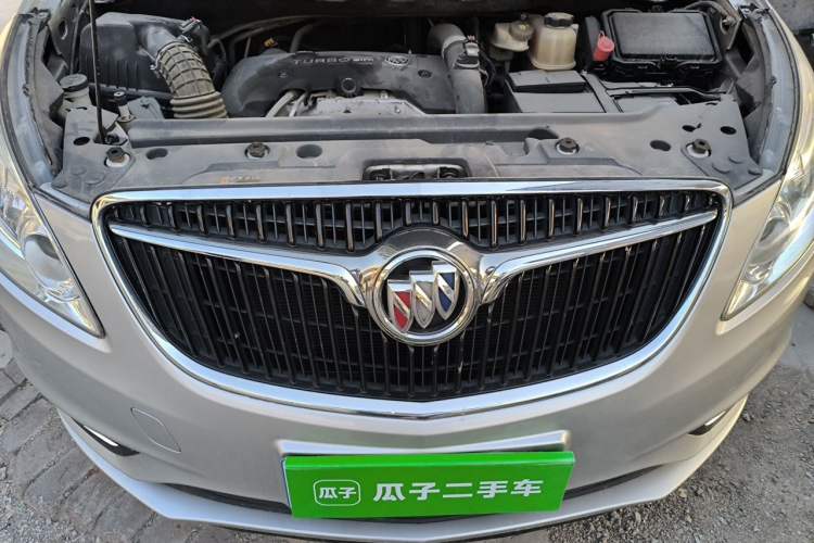 Used Buick GL8 2018 28T Prestige Version China VI Standard Engine Bay