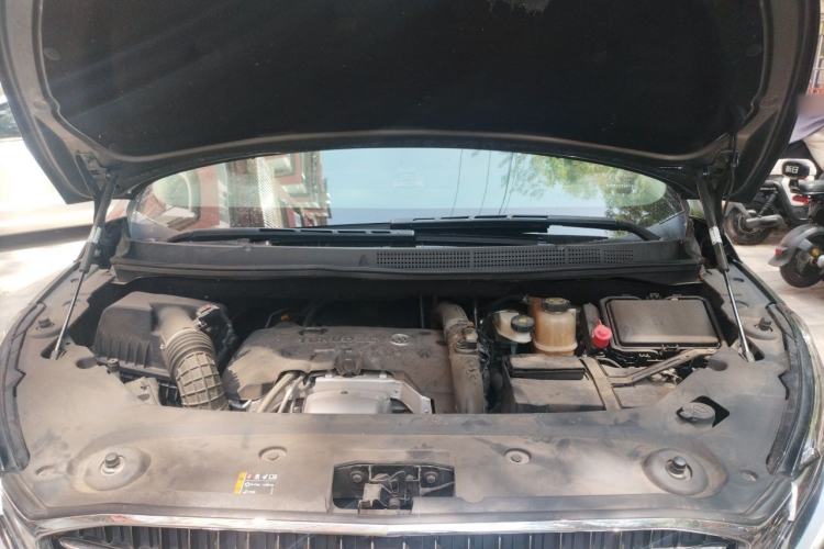 Used Buick GL8 2018 ES 28T Comfort Model China VI Standard Engine Bay