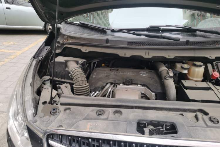 Used Buick GL8 2018 28T Comfort Model China VI Standard Engine Bay Right