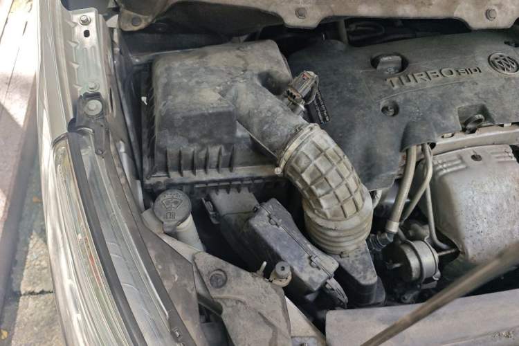 Used Buick GL8 2018 28T Comfort Model China VI Standard Engine Bay Right