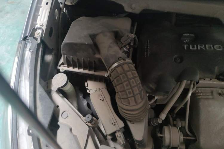 Used Buick GL8 2018 28T Luxury Model China VI Standard Engine Bay Right