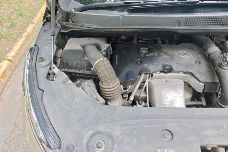 Used Buick GL8 2018 ES 28T Luxury Model China VI Standard Engine Bay Right