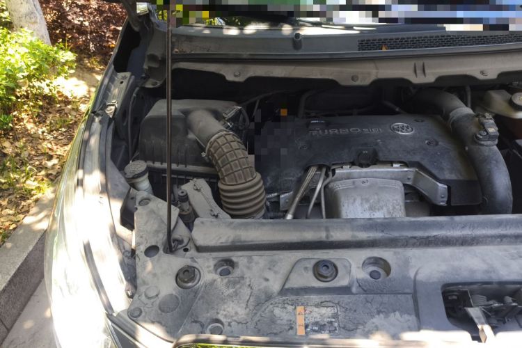 Used Buick GL8 2018 28T Luxury Model China VI Standard Engine Bay Right