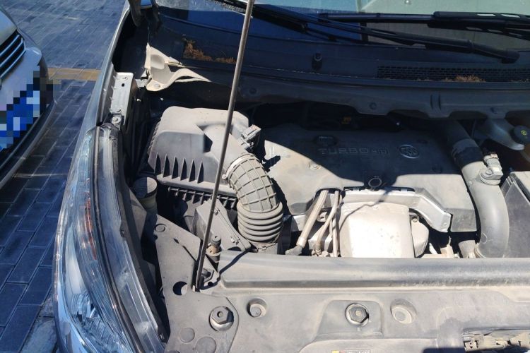 Used Buick GL8 2018 28T Luxury Model China VI Standard Engine Bay Right