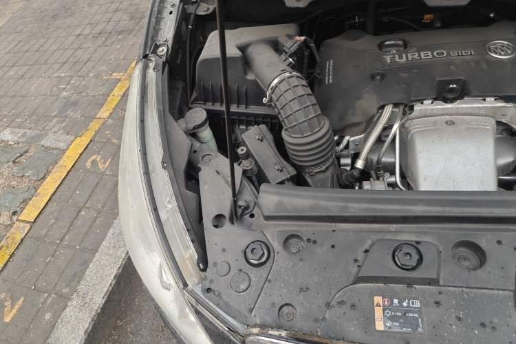 Used Buick GL8 2018 28T Comfort Model China VI Standard Engine Bay Right