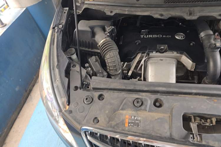 Used Buick GL8 2018 28T Luxury Model China VI Standard Engine Bay Right