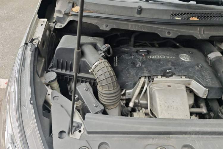Used Buick GL8 2018 28T Prestige Version China VI Standard Engine Bay Right