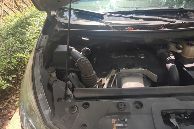 Used Buick GL8 2018 28T Luxury Model China VI Standard Engine Bay Right