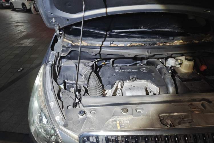 Used Buick GL8 2018 28T Luxury Model China VI Standard Engine Bay Right
