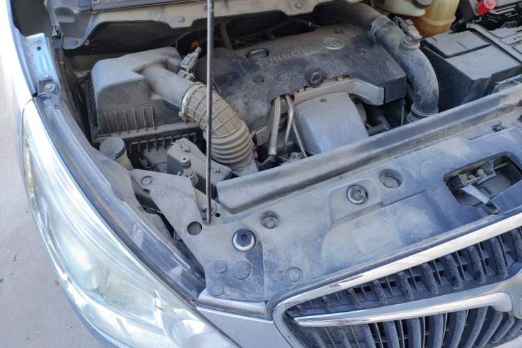 Used Buick GL8 2018 ES 28T Comfort Model China VI Standard Engine Bay Right