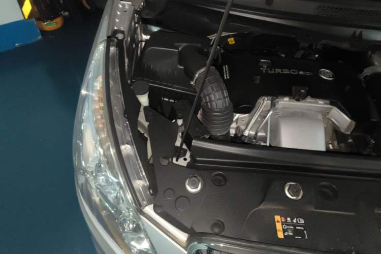 Used Buick GL8 2018 28T Luxury Model China VI Standard Engine Bay Right