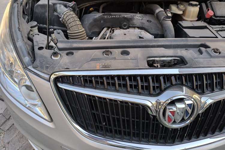 Used Buick GL8 2018 28T Prestige Version China VI Standard Engine Bay Right