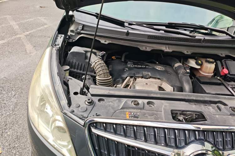 Used Buick GL8 2018 28T Comfort Model China VI Standard Engine Bay Right
