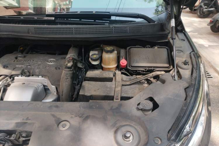 Used Buick GL8 2018 ES 28T Comfort Model China VI Standard Engine Bay Right