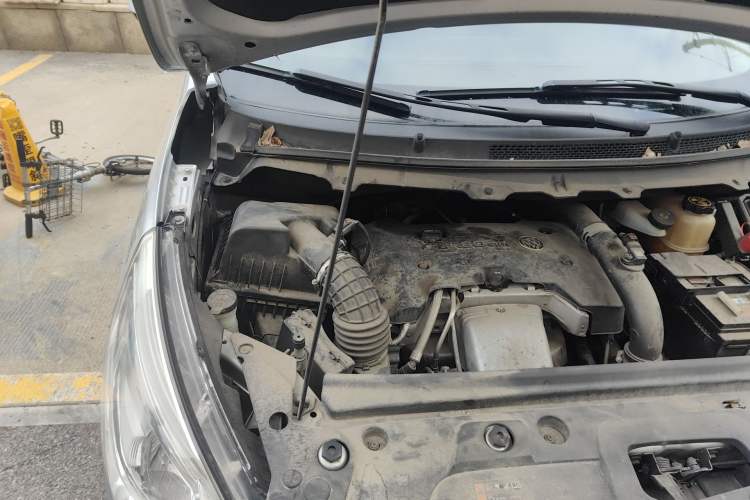 Used Buick GL8 2018 28T Luxury Model China VI Standard Engine Bay Right