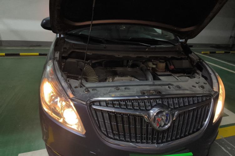 Used Buick GL8 2018 28T Luxury Model China VI Standard Engine Bay Right
