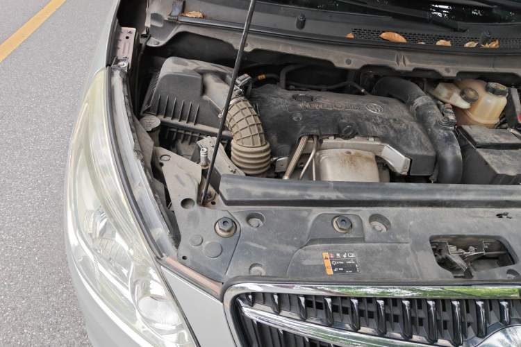 Used Buick GL8 2018 28T Luxury Model China VI Standard Engine Bay Right