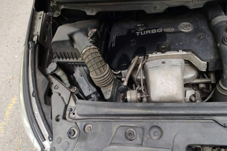 Used Buick GL8 2018 28T Luxury Model China VI Standard Engine Bay Right