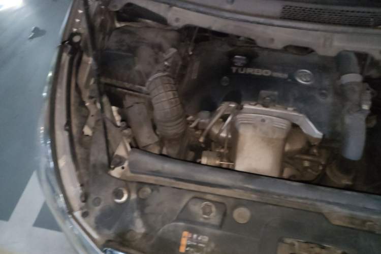 Used Buick GL8 2018 28T Comfort Model China VI Standard Engine Bay Right