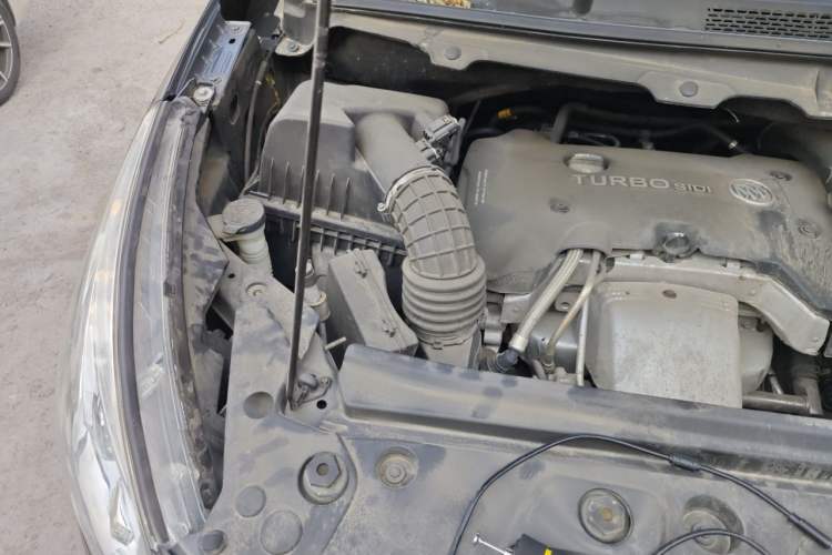 Used Buick GL8 2018 28T Luxury Model China VI Standard Engine Bay Right