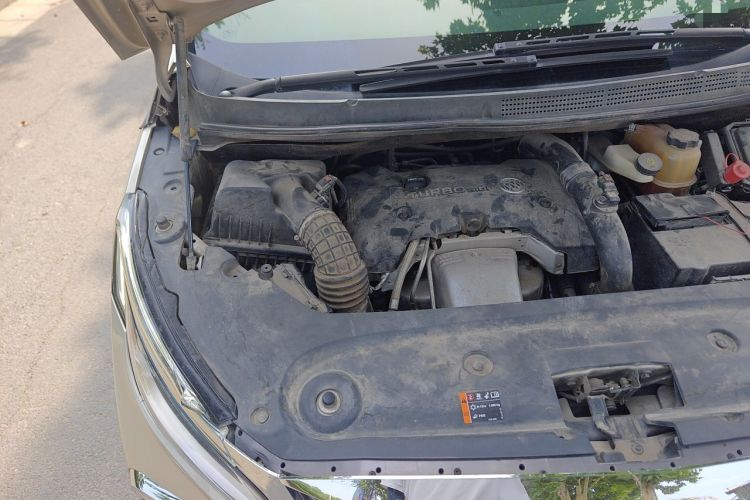 Used Buick GL8 2018 ES 28T Comfort Model China VI Standard Engine Bay Right