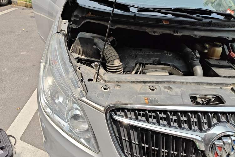 Used Buick GL8 2018 28T Luxury Model China VI Standard Engine Bay Right