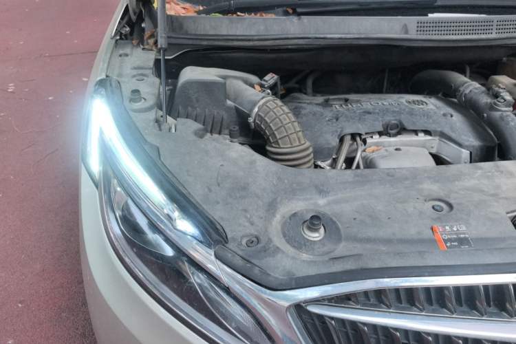 Used Buick GL8 2018 ES 28T Comfort Model China VI Standard Engine Bay Right