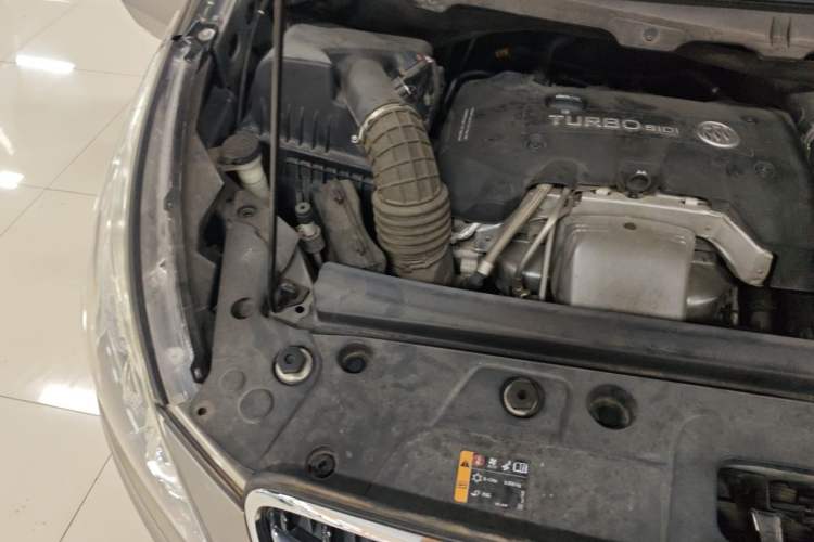 Used Buick GL8 2018 28T Comfort Model China VI Standard Engine Bay Right