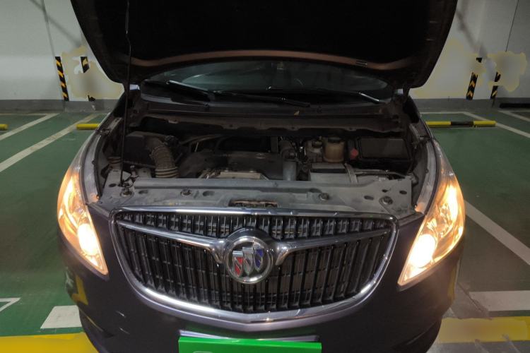 Used Buick GL8 2018 28T Luxury Model China VI Standard Engine Bay