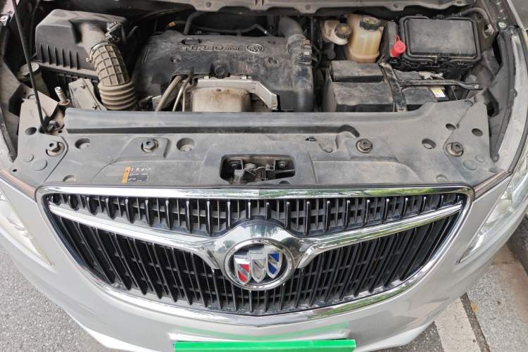 Used Buick GL8 2018 28T Luxury Model China VI Standard Engine Bay