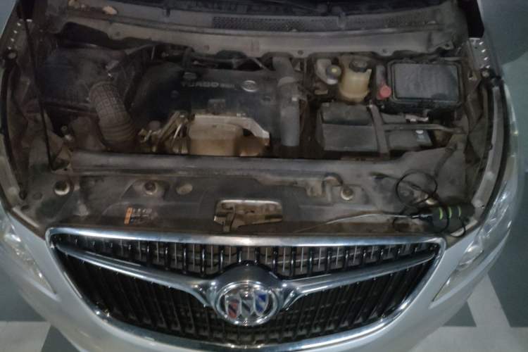 Used Buick GL8 2018 28T Comfort Model China VI Standard Engine Bay