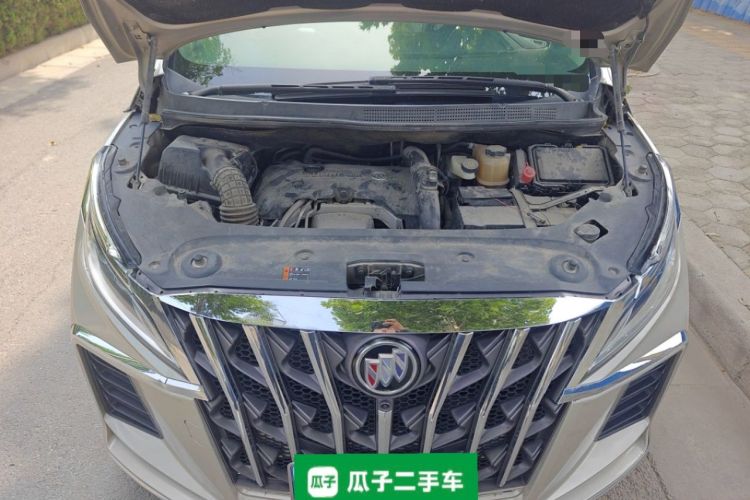 Used Buick GL8 2018 ES 28T Comfort Model China VI Standard Engine Bay