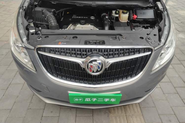 Used Buick GL8 2018 28T Luxury Model China VI Standard Engine Bay