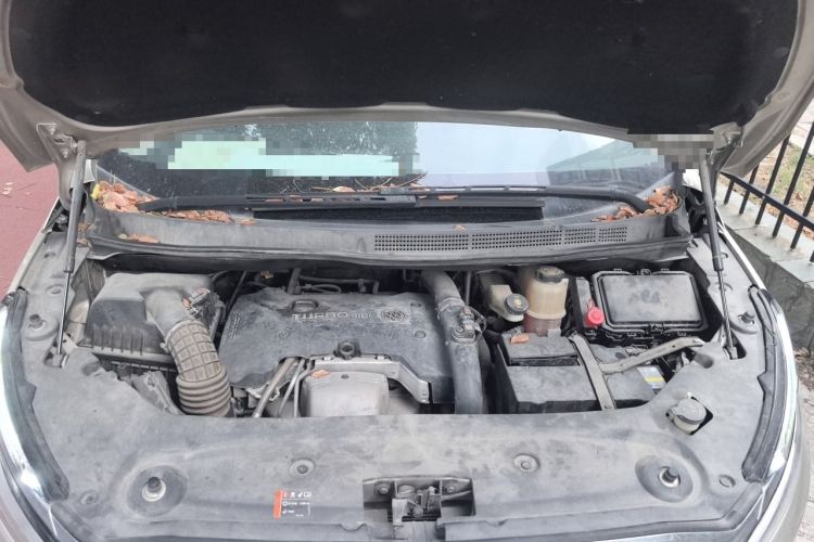 Used Buick GL8 2018 ES 28T Comfort Model China VI Standard Engine Bay