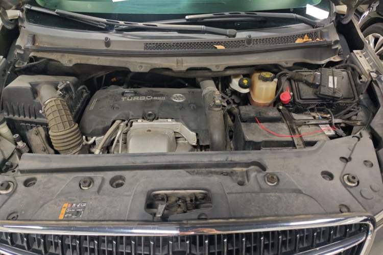 Used Buick GL8 2018 28T Comfort Model China VI Standard Engine Bay
