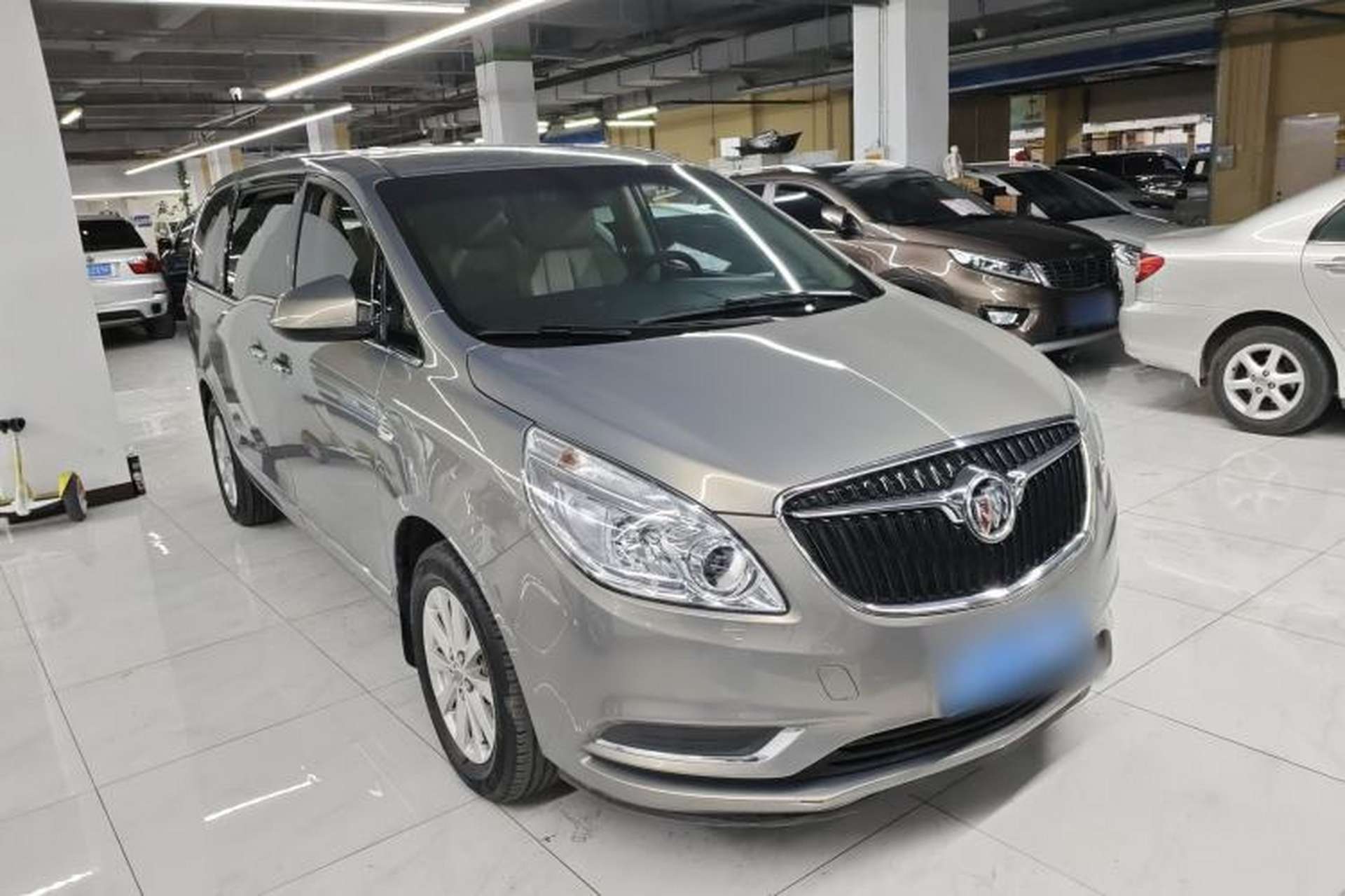Used Buick GL8 2018 28T Luxury Model China VI Standard Exterior 1