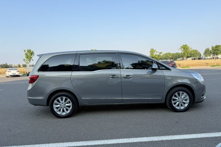 Used Buick GL8 2018 28T Luxury Model China VI Standard Exterior 2