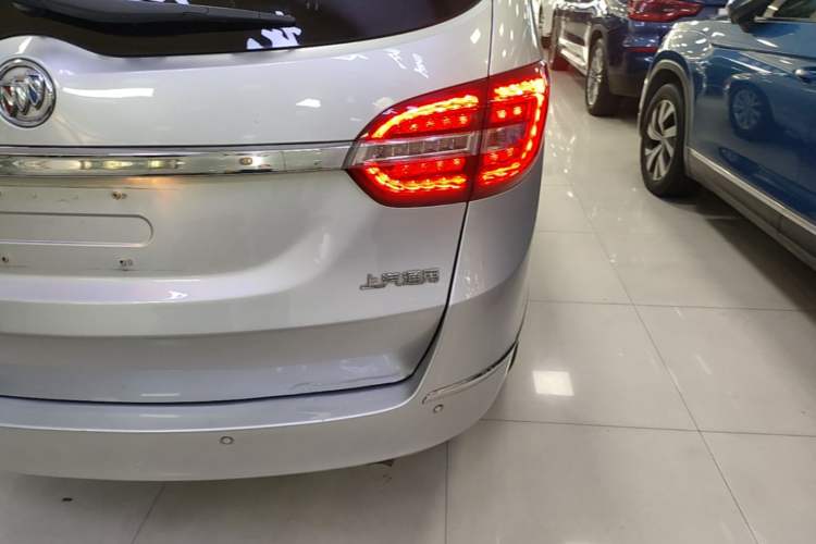 Used Buick GL8 2018 28T Comfort Model China VI Standard Exterior 3