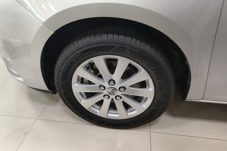 Used Buick GL8 2018 28T Comfort Model China VI Standard Exterior 4