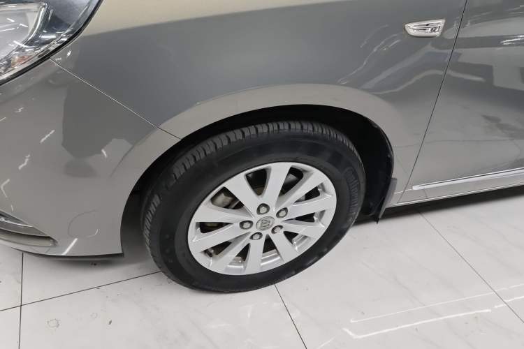 Used Buick GL8 2018 28T Luxury Model China VI Standard Exterior 4
