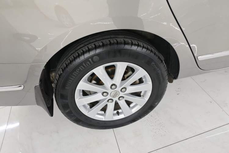 Used Buick GL8 2018 28T Luxury Model China VI Standard Exterior 5