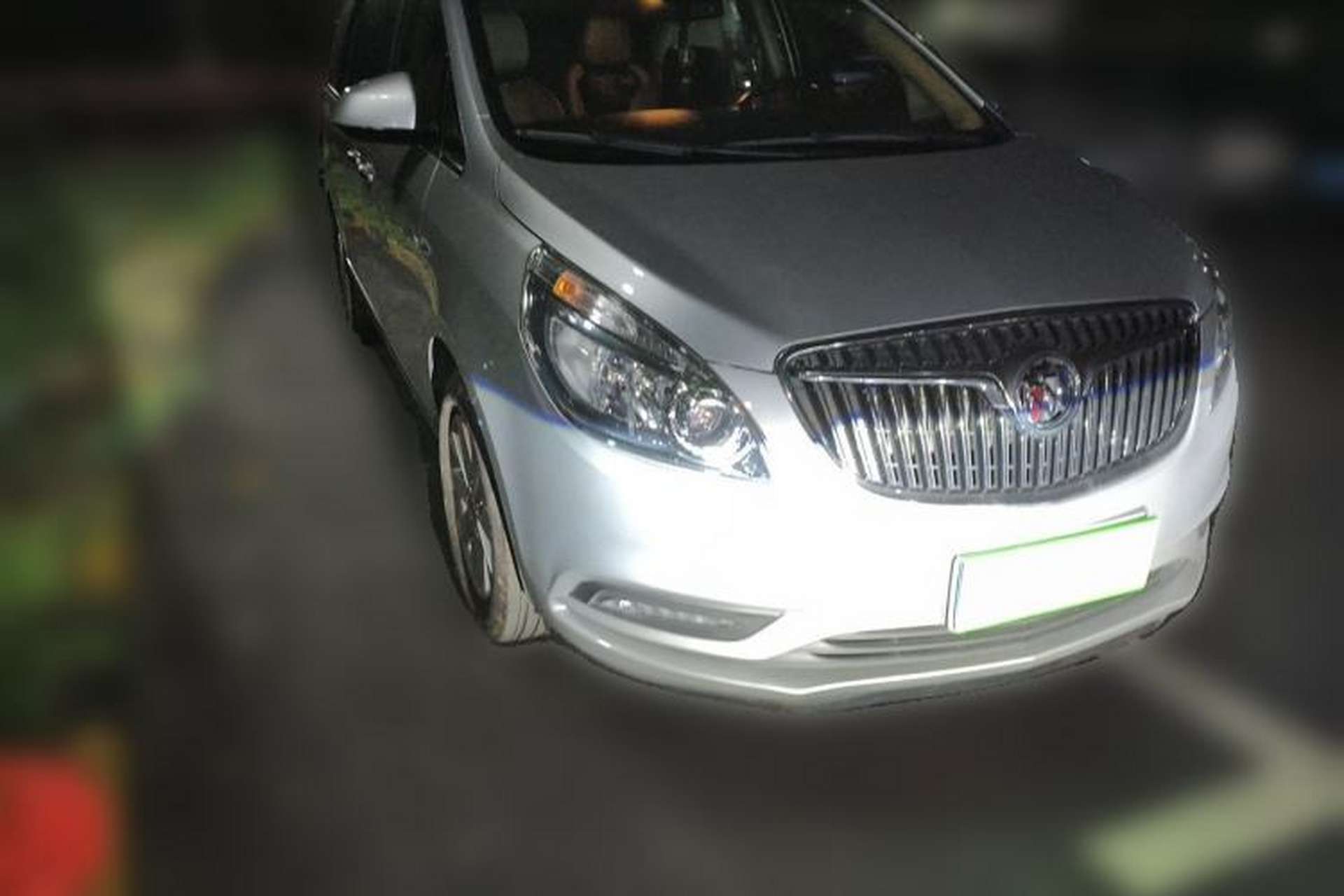 Used Buick GL8 2018 28T Luxury Model China VI Standard Front Right 45 Deg