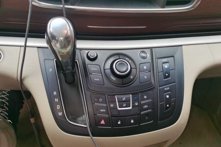 Used Buick GL8 2018 28T Comfort Model China VI Standard Gear Lever